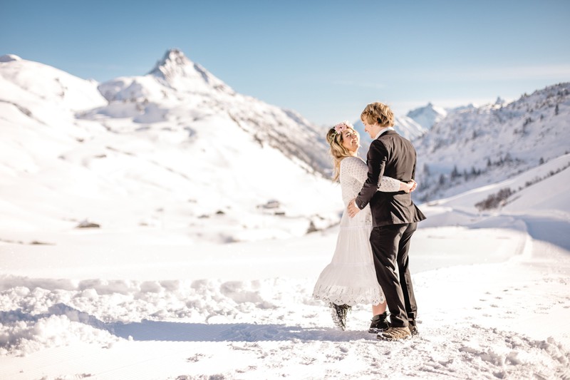 Verlobungsfotos in den Verschneiten Bergen